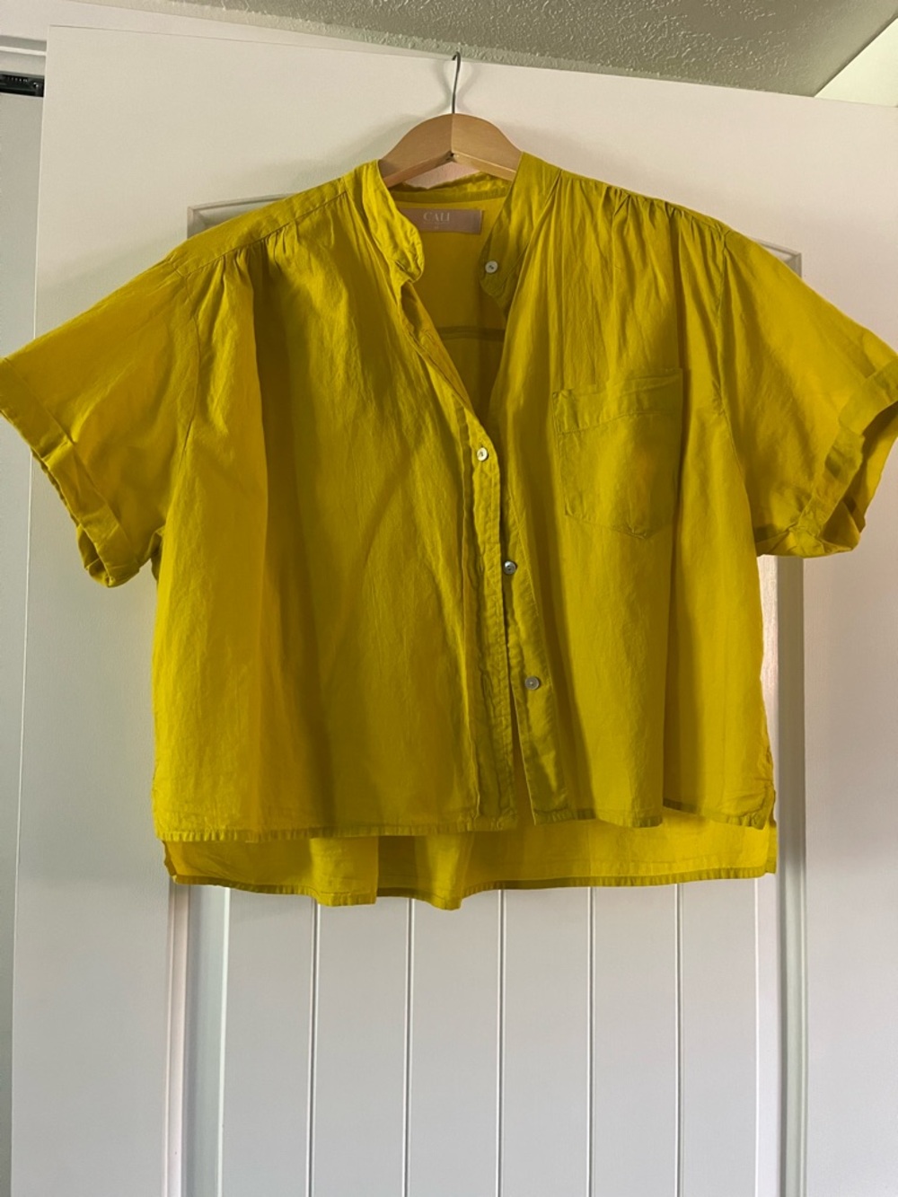Cali Dreaming button up size Medium